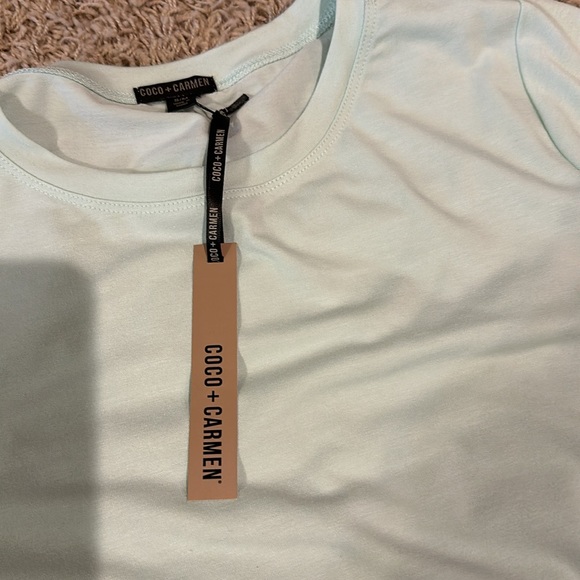 Coco + Carmen 3/4 Length Tops - Picture 9 of 9